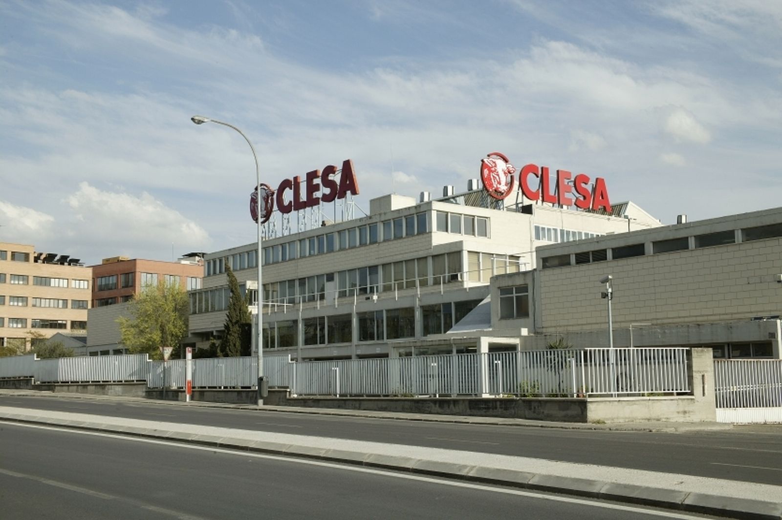 Edificio de la fábrica lechera Clesa, en Fuencarral