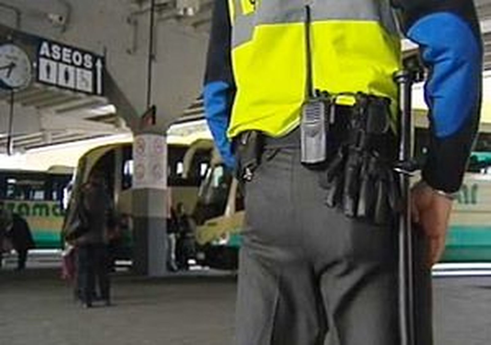 Detenido un joven por un policía de paisano cuando contaba por el móvil un crimen