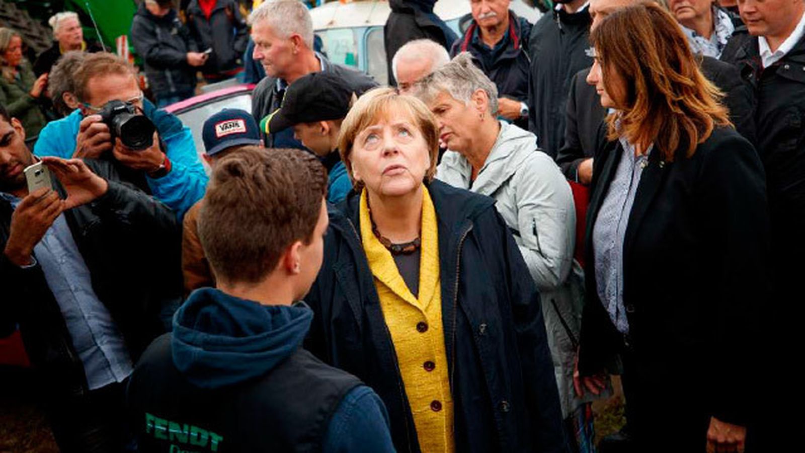 Merkel, una líder atípica e imbatible, con nuevos problemas en casa