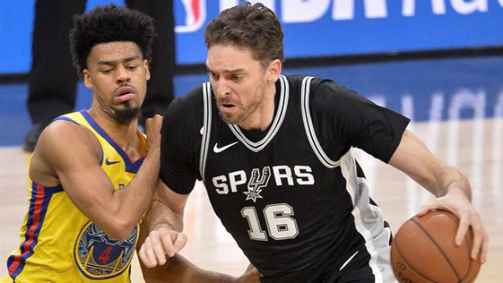 Pau Gasol ante los Warriors