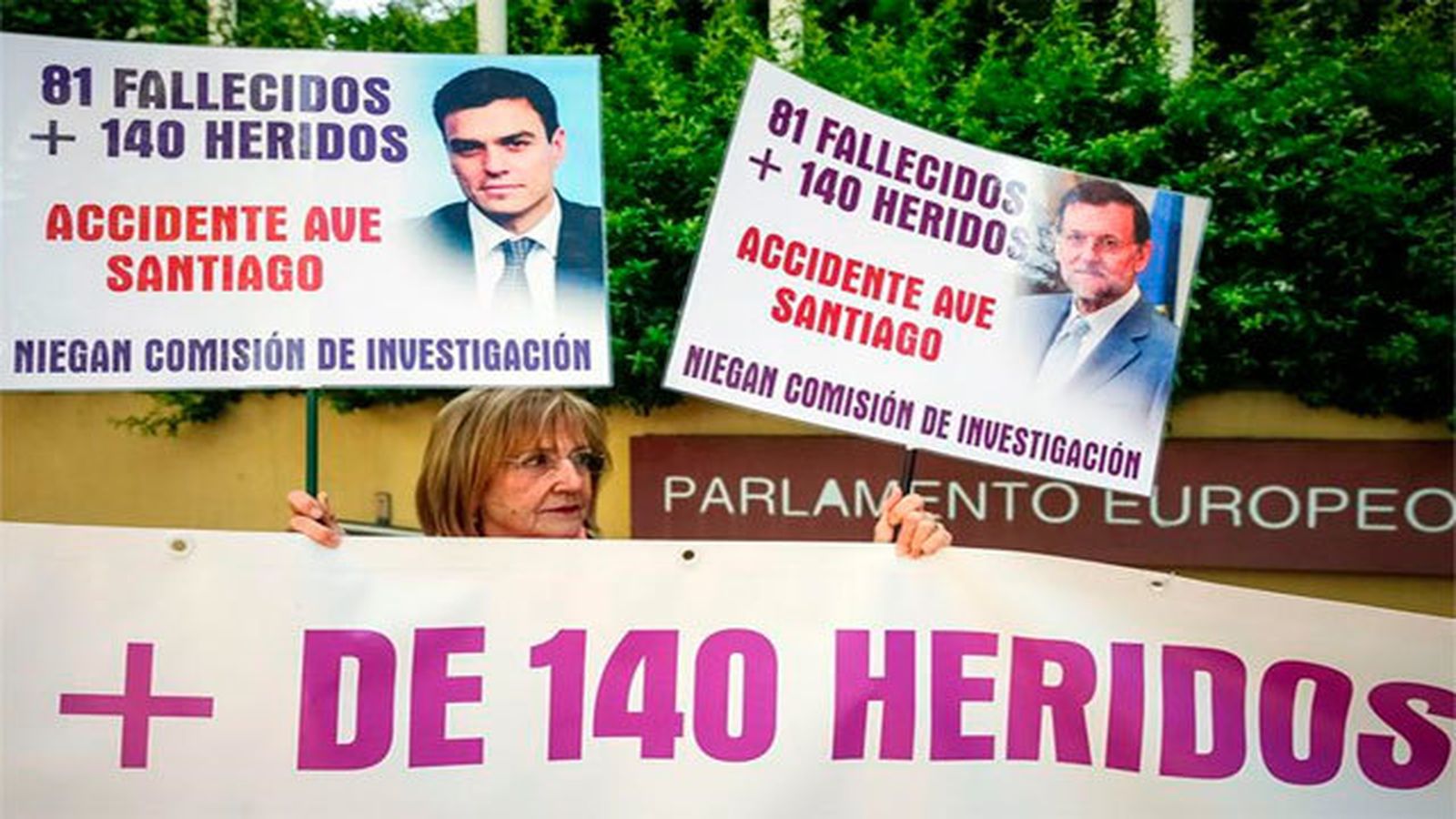 Entrega de firmas de las víctimas del accidente del tren Alvia