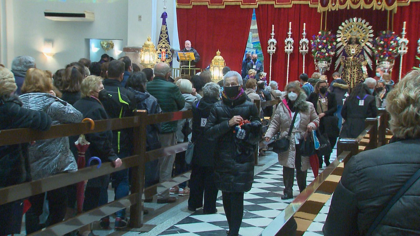 Vuelven los feligreses a la iglesia de Jesús de Medinaceli