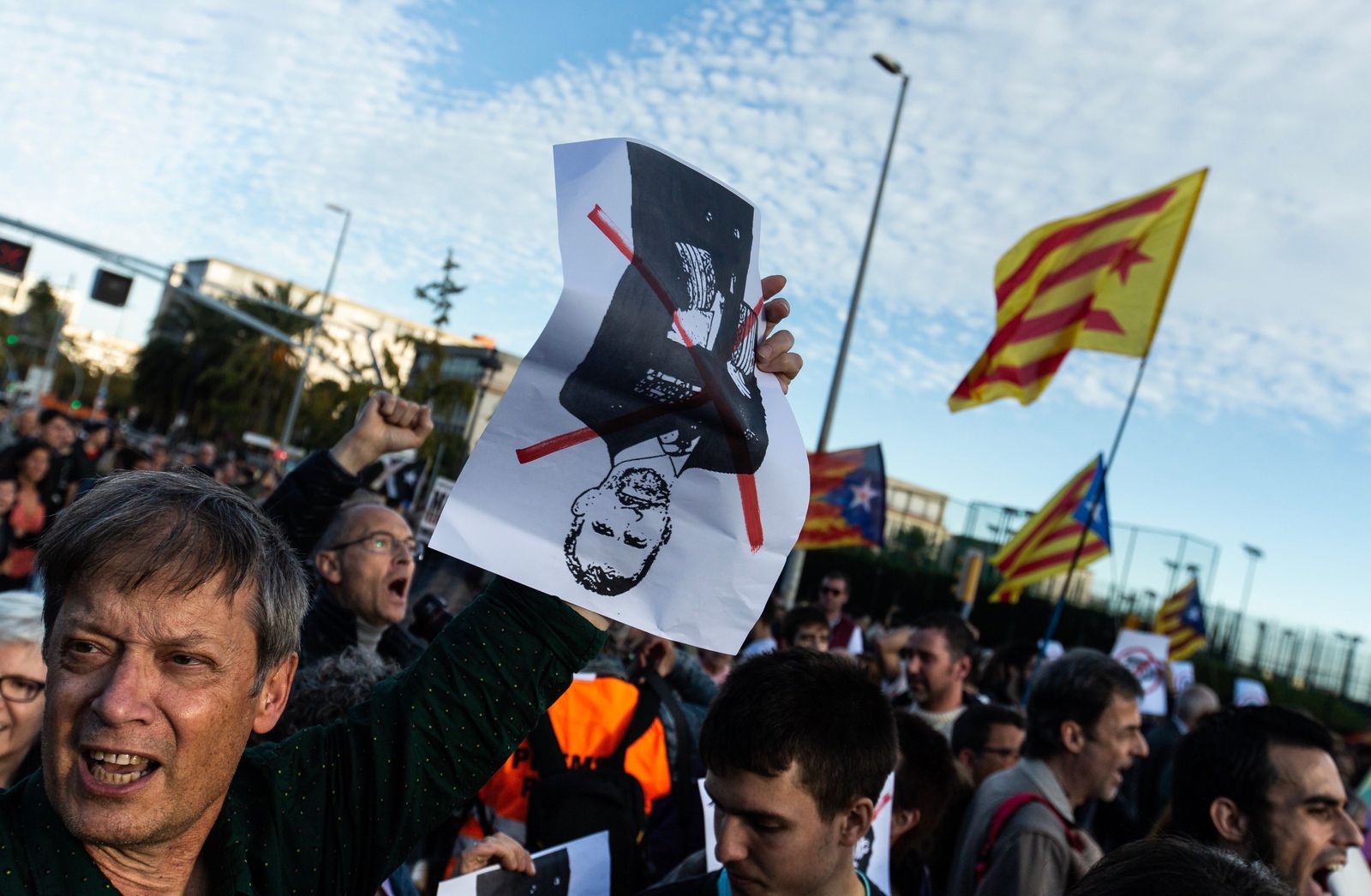 Cataluña, blindada con más de 10.000 agentes ante la cita electoral del 10-N