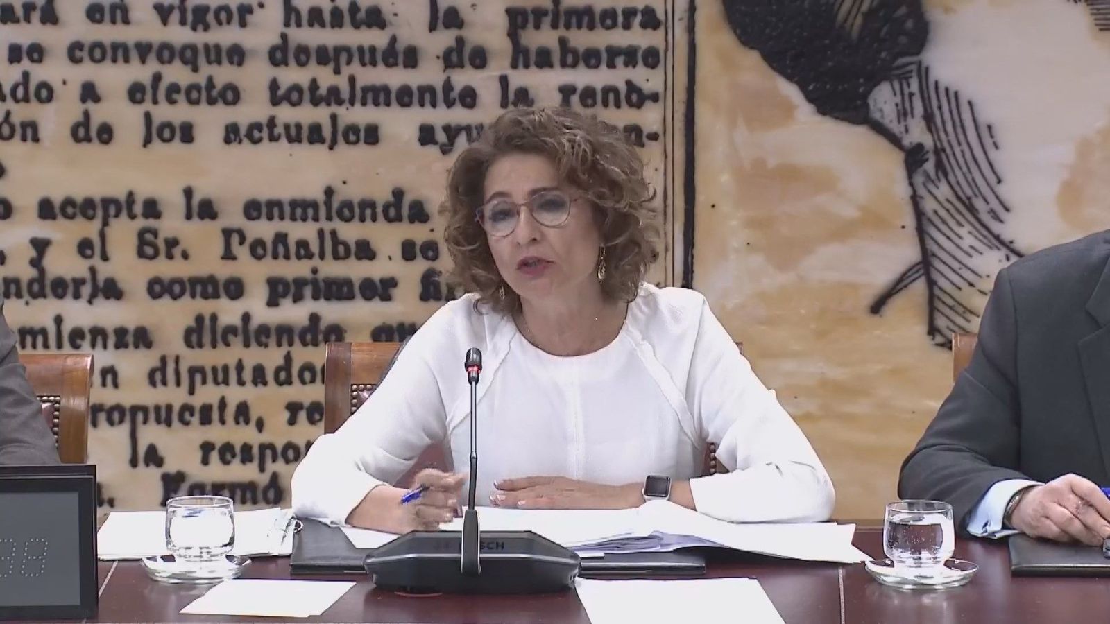 Montero dice en el Senado que las medidas económicas para paliar la guerra dependerán de los precios