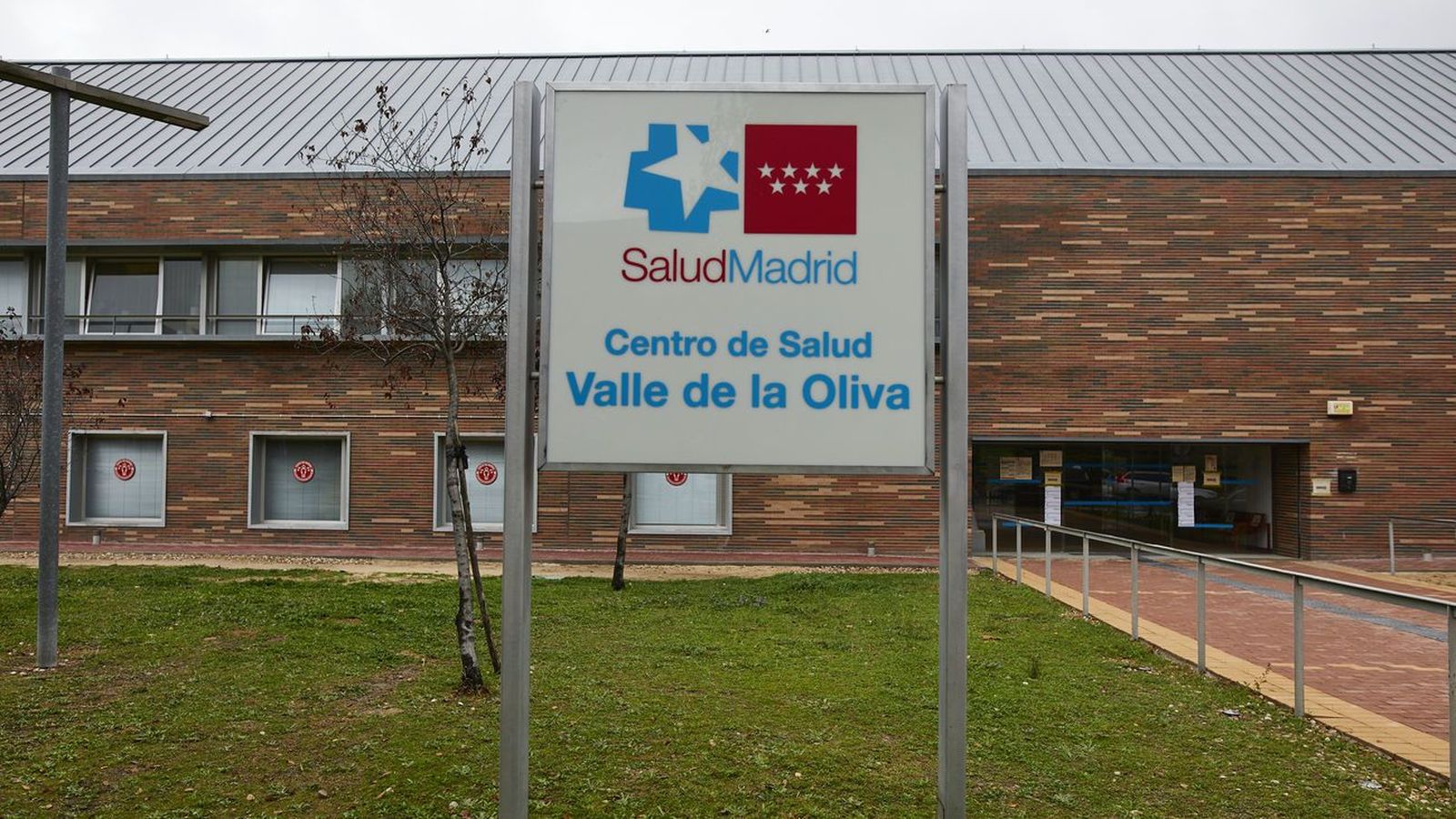 Los médicos celebran la vuelta a las citas presenciales: "Necesitamos tocar y explorar a los pacientes"