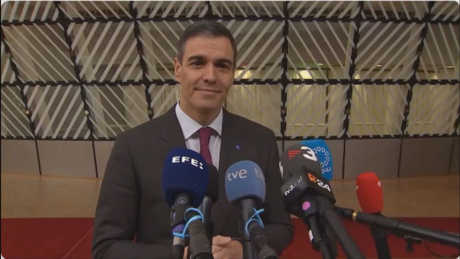 Sánchez dice que no tiene en su agenda una reunión con Puigdemont