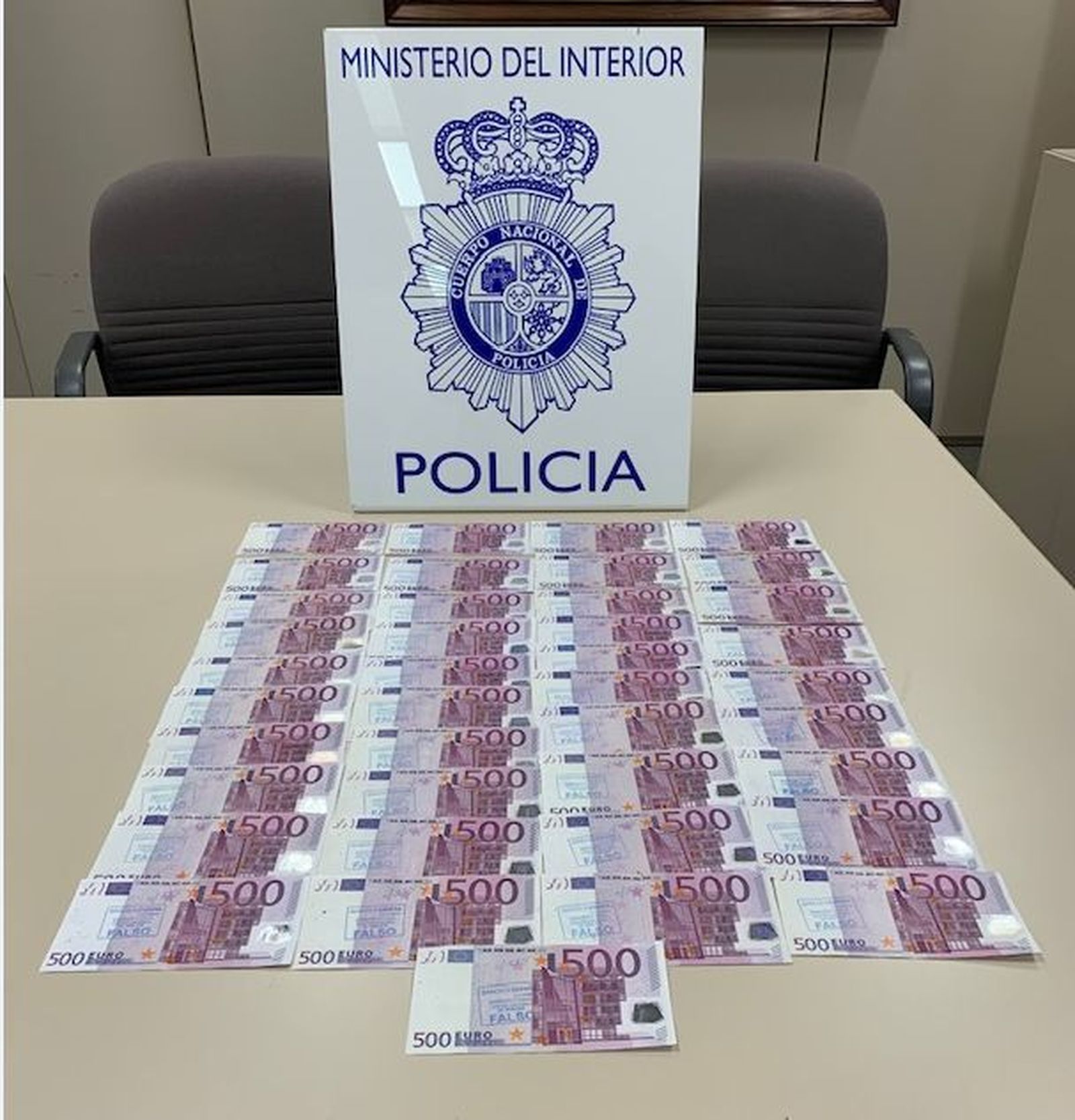 La Policía Nacional desarticula una red de distribución de billetes falsos de 500 euros