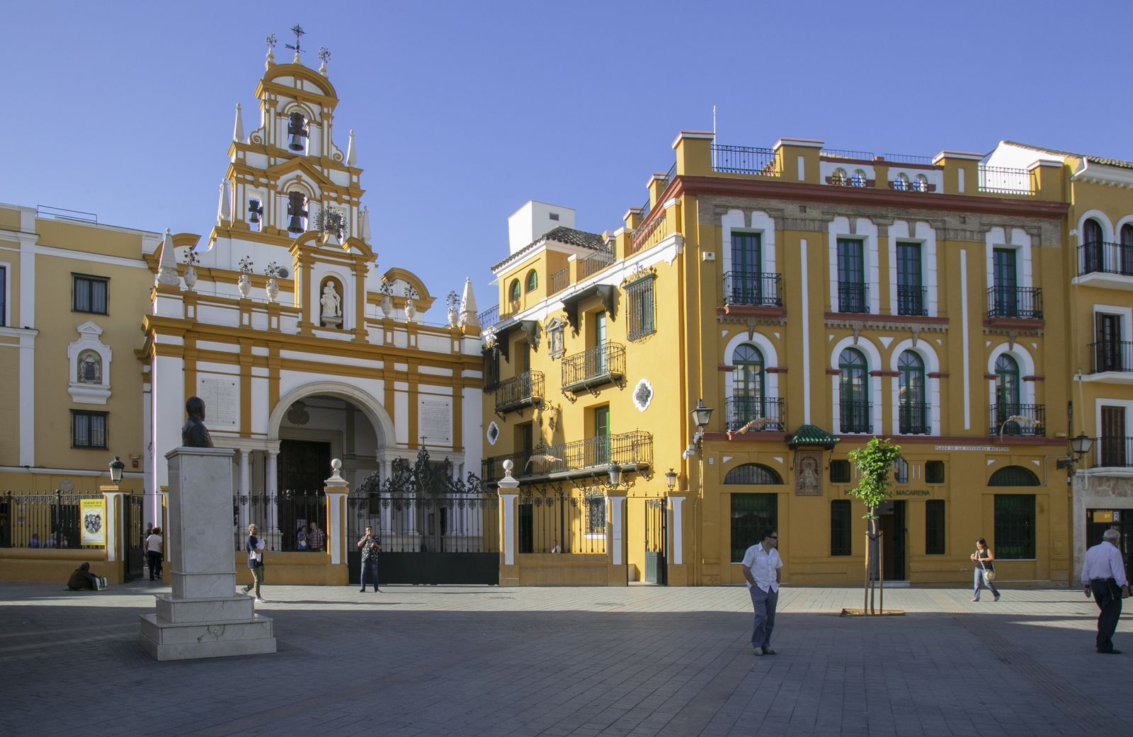 Fachada de la Basílica de la Macarena