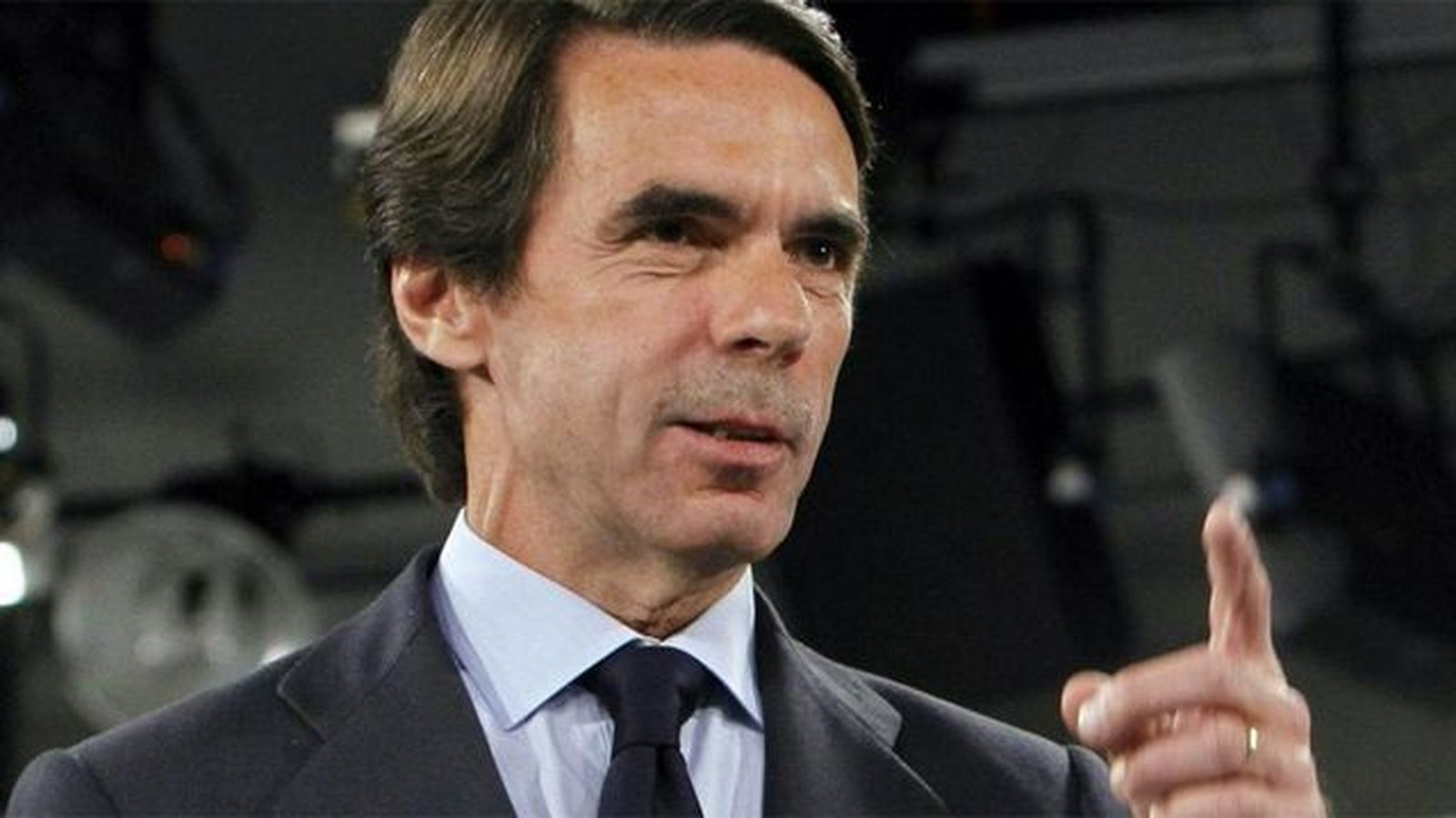 Aznar presenta su centro de enseñanza universitaria
