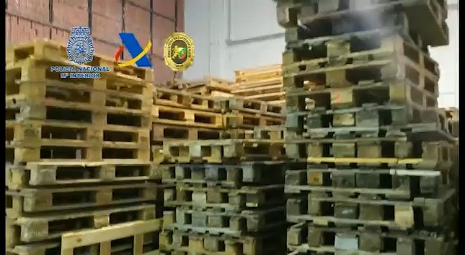 La Policía Nacional ha desmantelado una macrofábrica clandestina  de cigarrillos