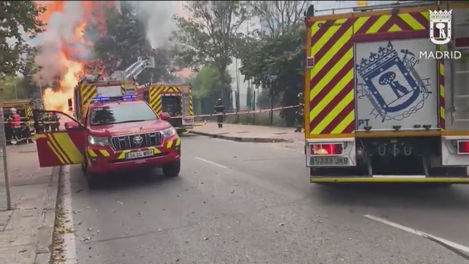 La explosión en una tubería de gas de la calle Ramiro de Maeztu  ha provocado un gran incendio en plena ciudad universitaria
