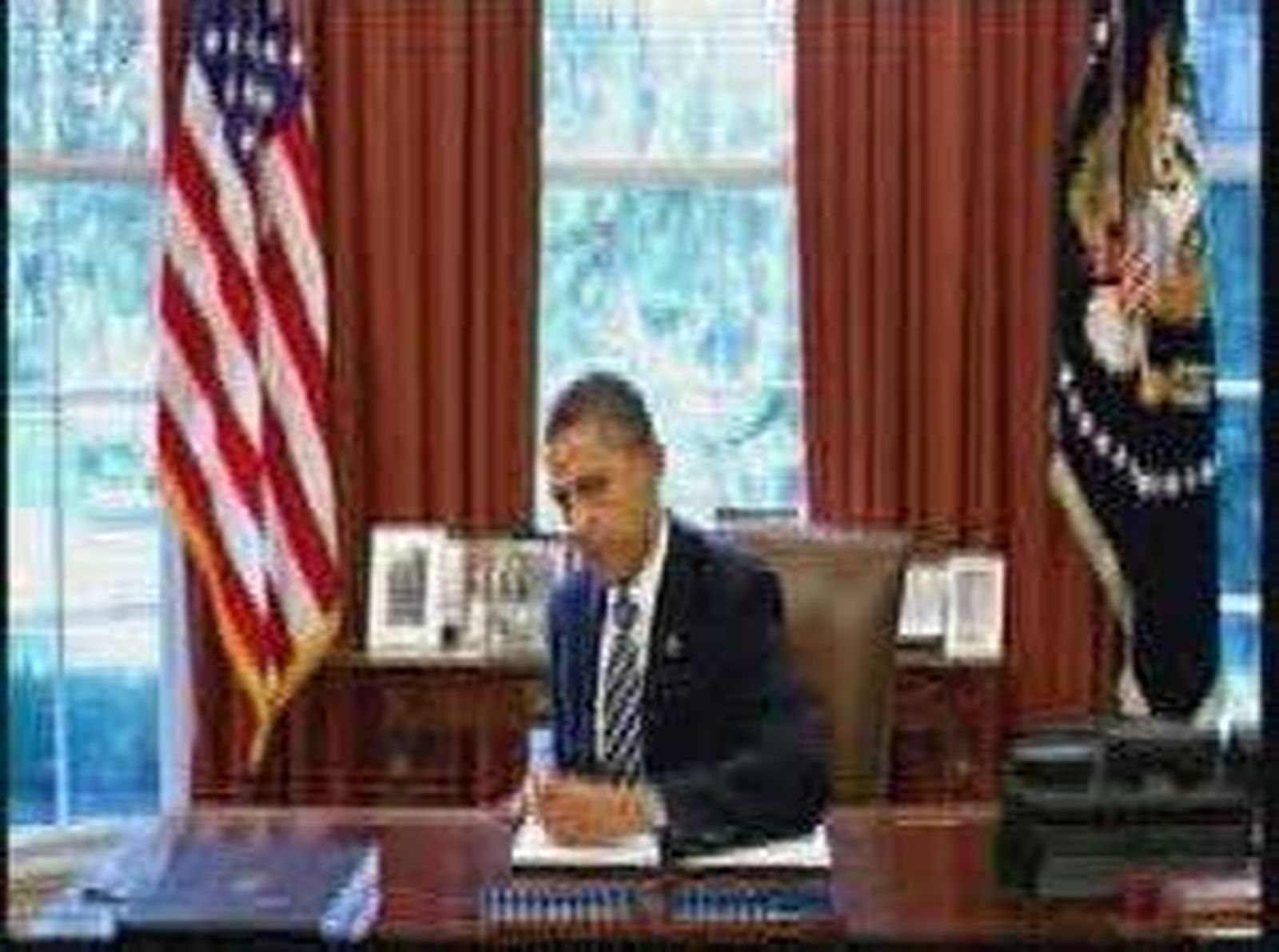 Obama firma la ley que amplía  el techo de endeudamiento del Gobierno