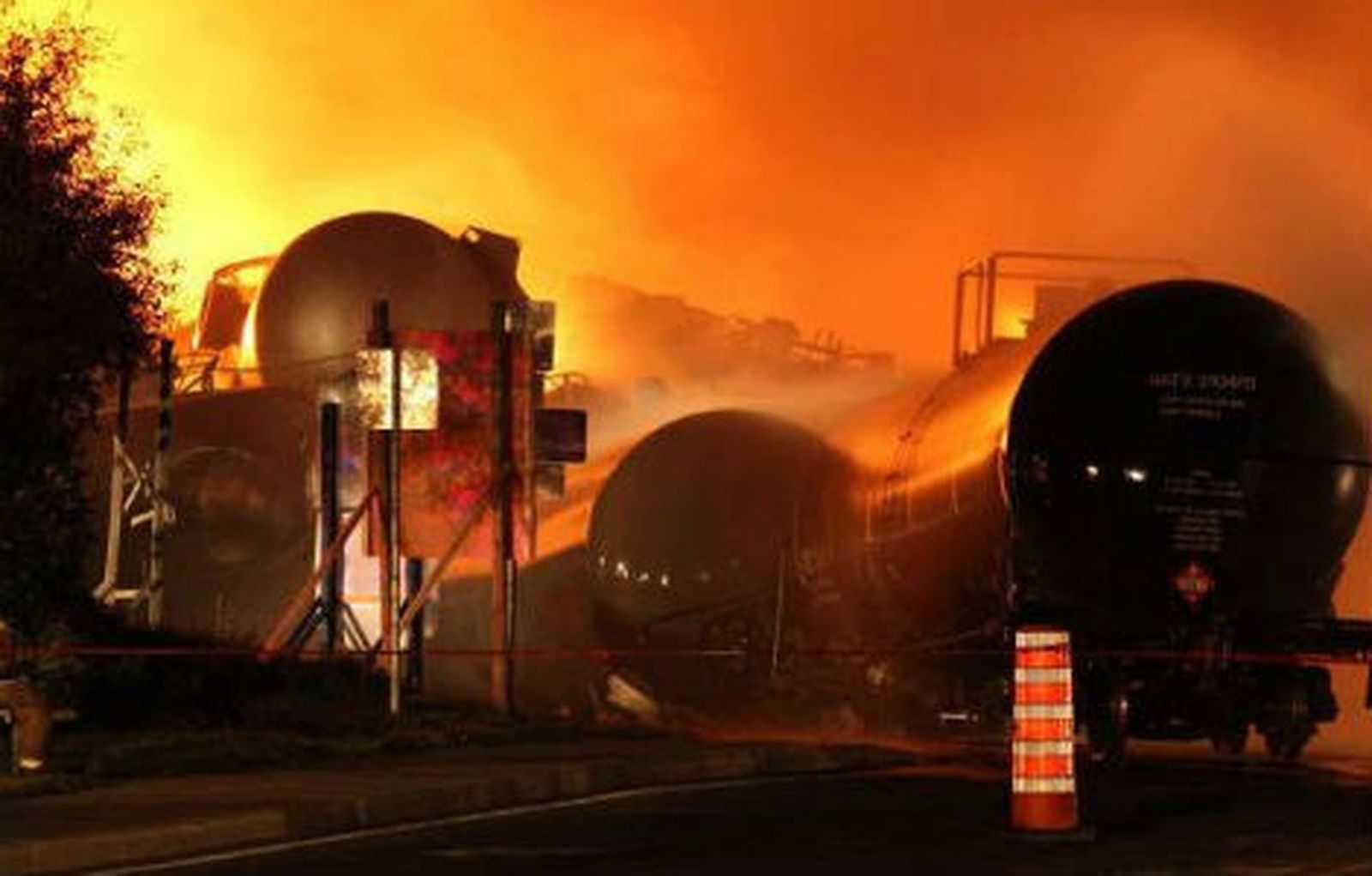 Trece muertos y 50 desaparecidos tras la explosión de tren en Canadá