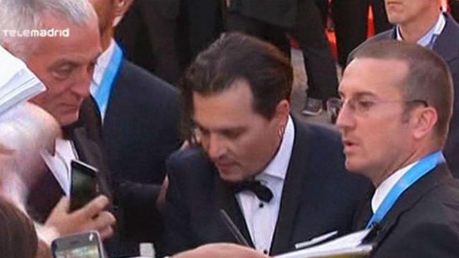 Johnny Depp "empleado" de lujo en Venecia para sus fans