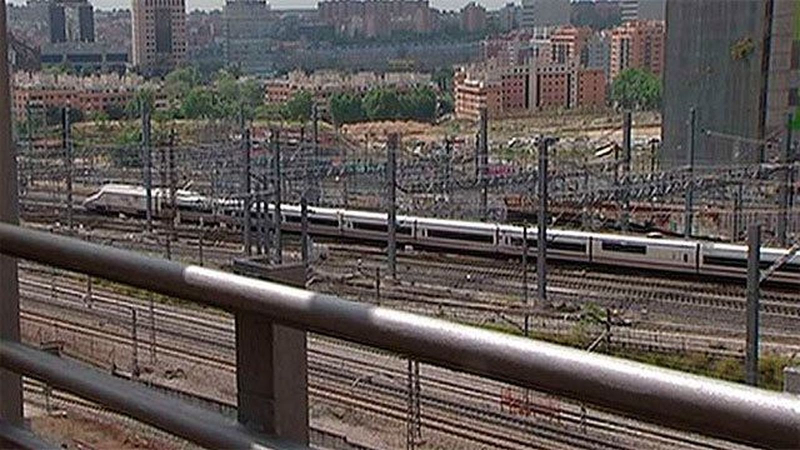 Adif instalará pantallas antirruido en las vías de Pacífico, según los vecinos