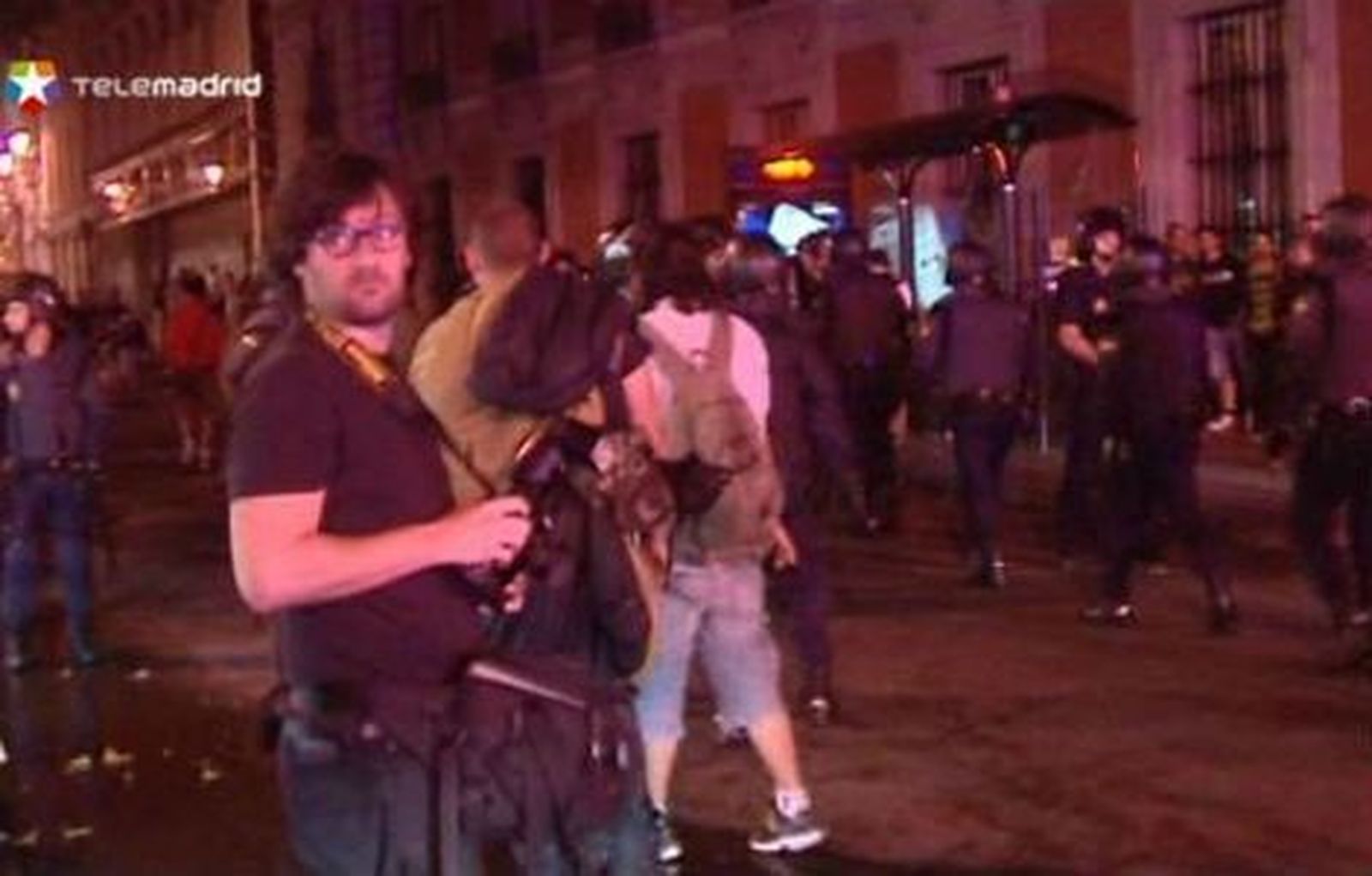 La Policía desaloja Sol por segundo día consecutivo y detiene a dos personas