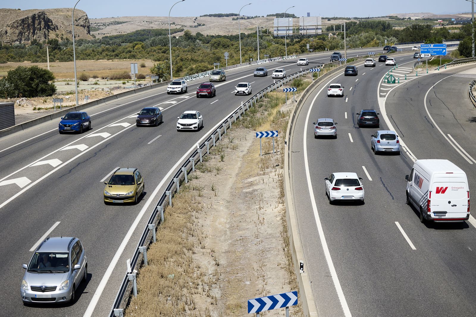 Circulación de vehículos fluida en la autovía A-3,