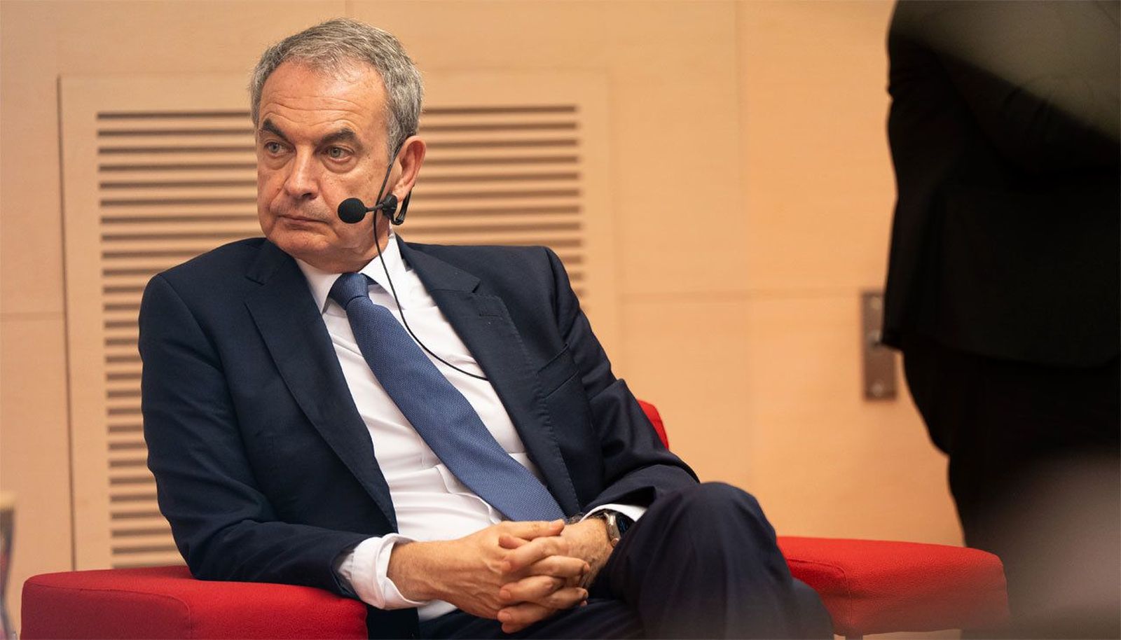 Zapatero cobró el 45% de los ingresos de la empresa de Julio Martínez mientras facturaba a Plus Ultra