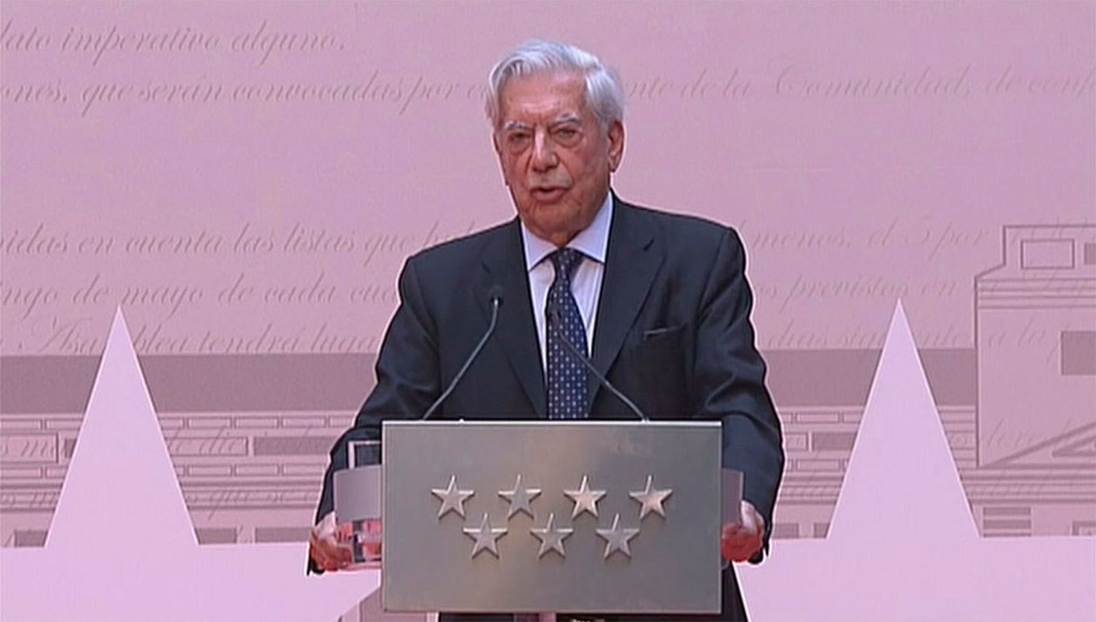 La Comunidad de Madrid concederá a Vargas Llosa la Medalla Internacional de las Artes a título póstumo