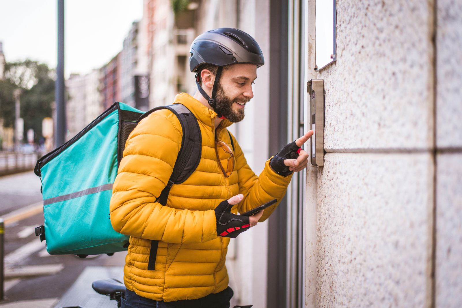 Alcampo busca más de 80 repartidores para reforzar su servicio a domicilio en Madrid