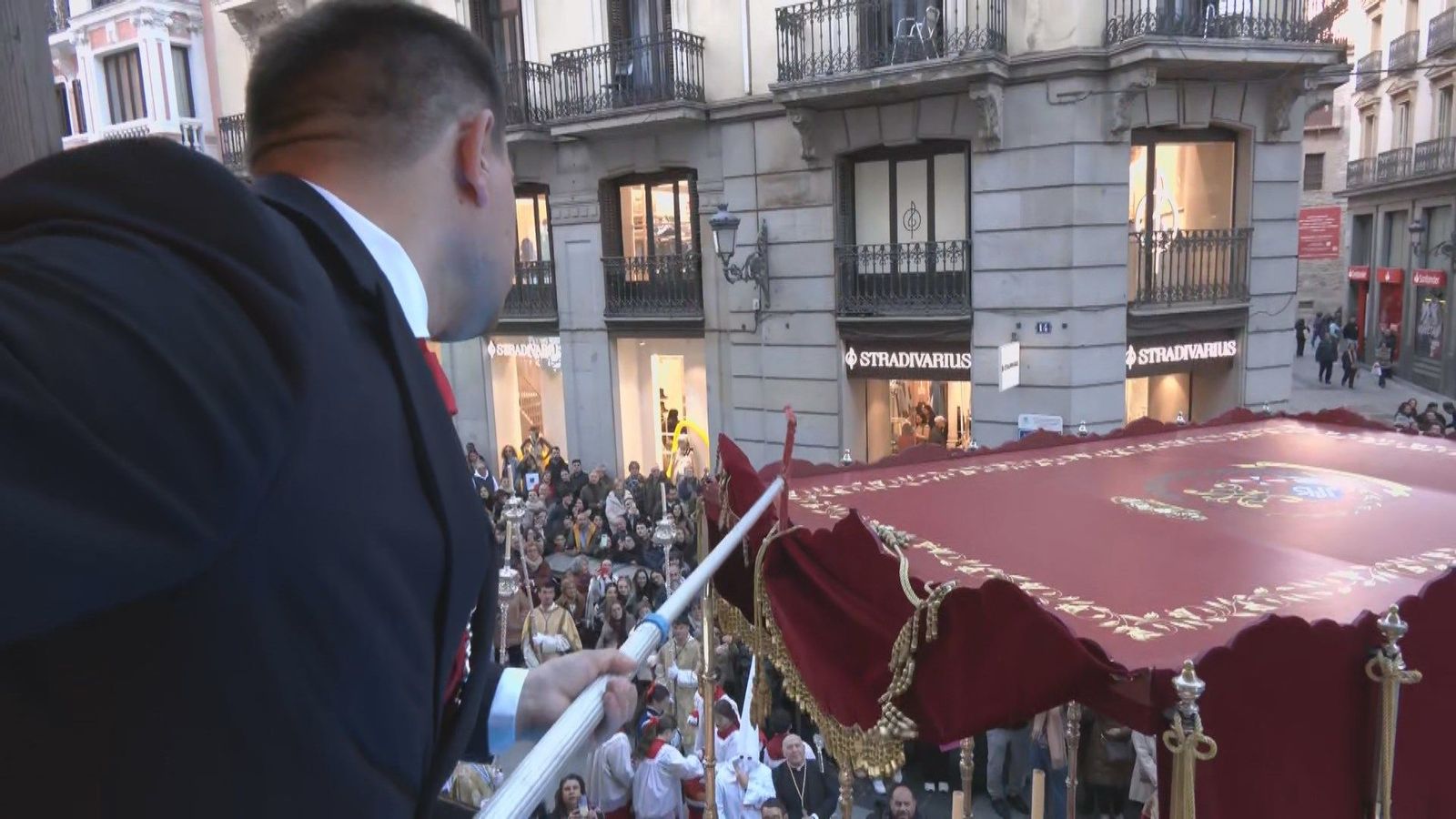 El viento se mantiene presionando y ahora afecta al techo de la la Virgen María Santísima de la Anunciación
