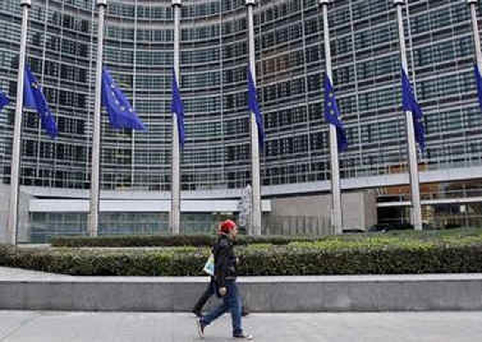 La Comisión Europea no ve necesidad de que Grecia reestructure su deuda