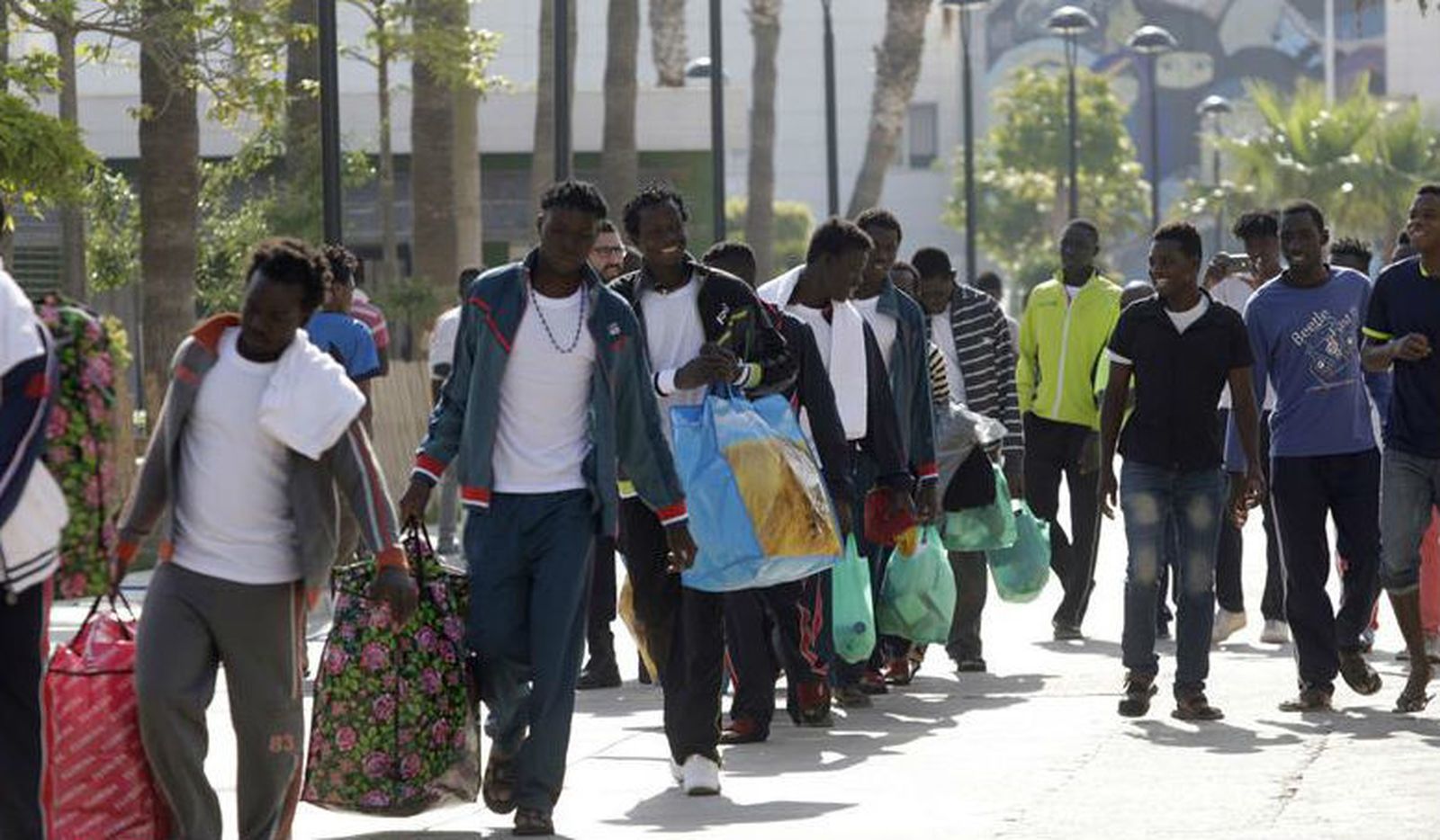 Inmigrantes que han saltado la valla de Melilla