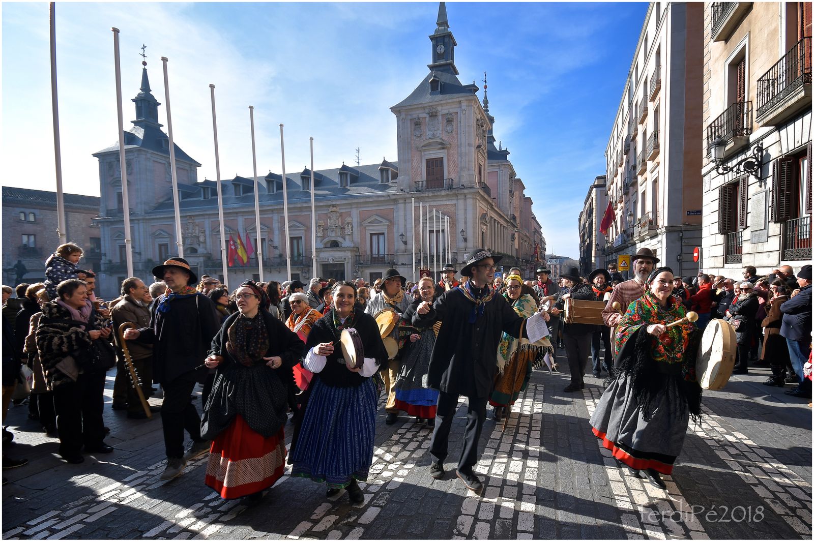 Muestra de folclore castellano en el centro de Madrid