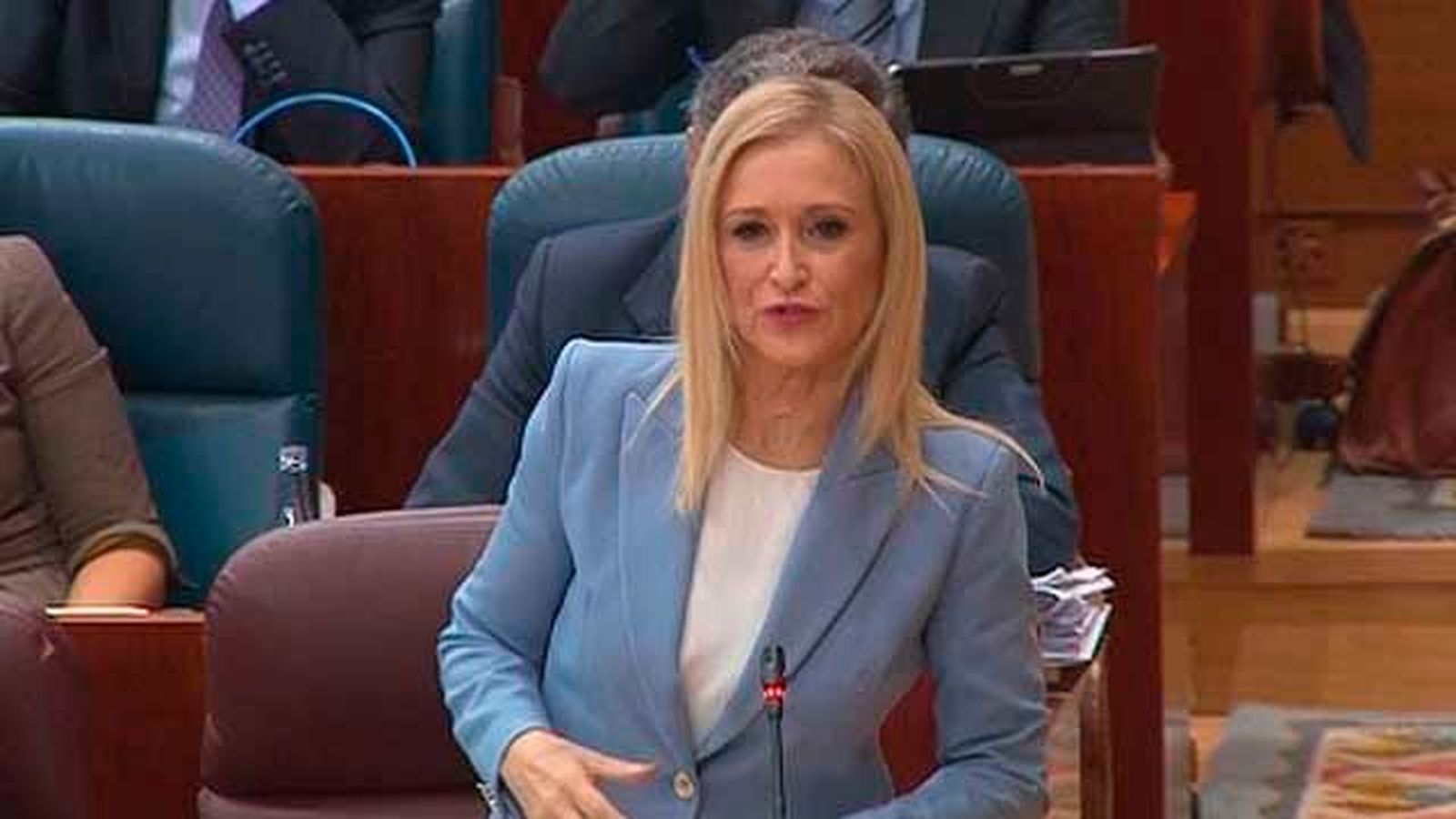Cifuentes defiende la honestidad de su gobierno frente a las críticas de la Oposición en la Asamblea