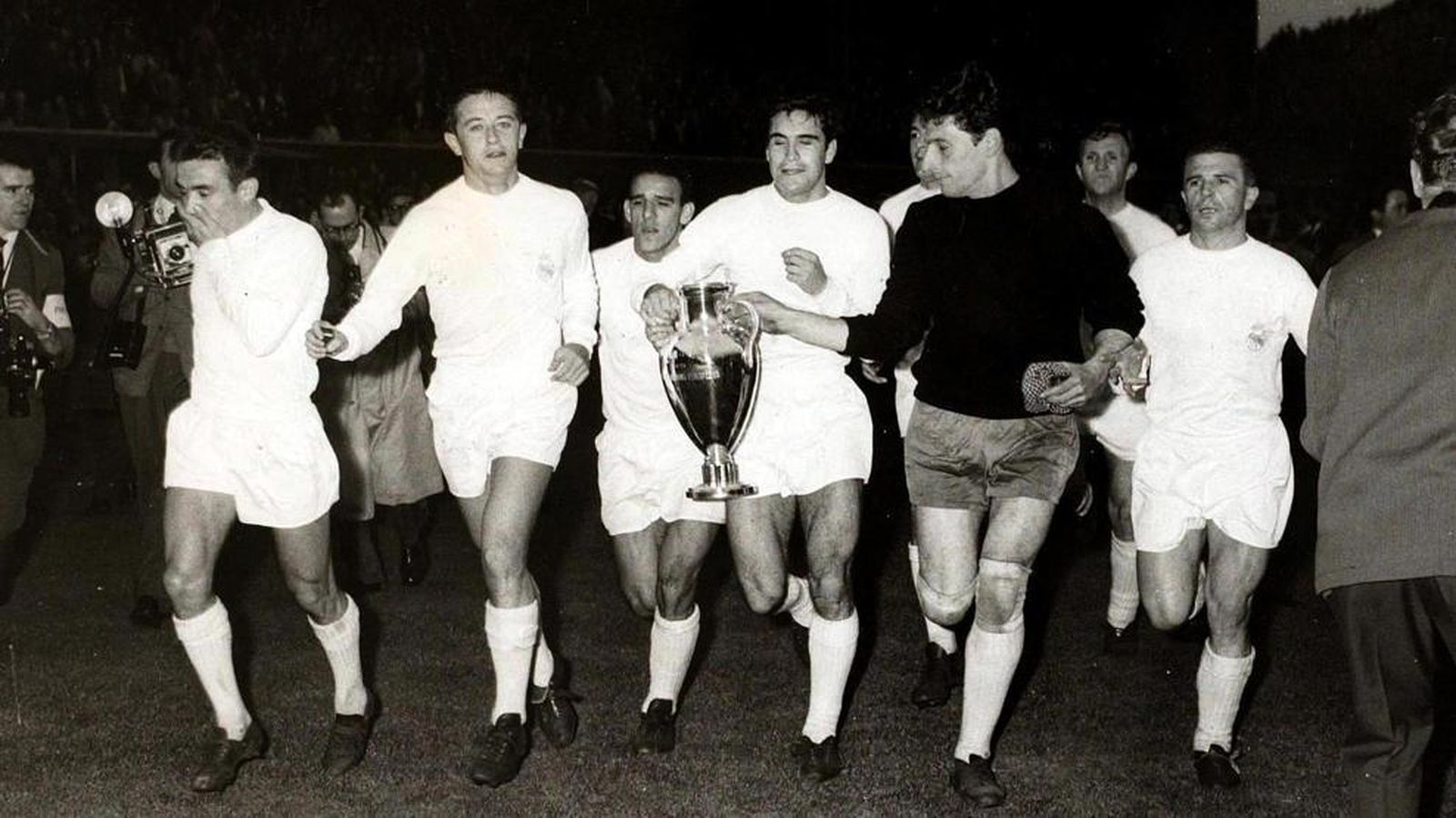 El Real Madrid celebra el título de la Copa de Europa en Hampden Park