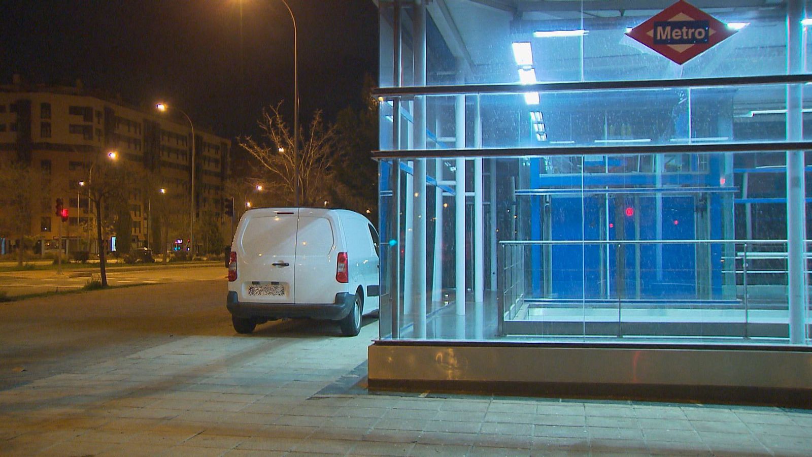 Intentan robar y meter en una furgoneta a una mujer junto a la parada de Metro de Las Suertes