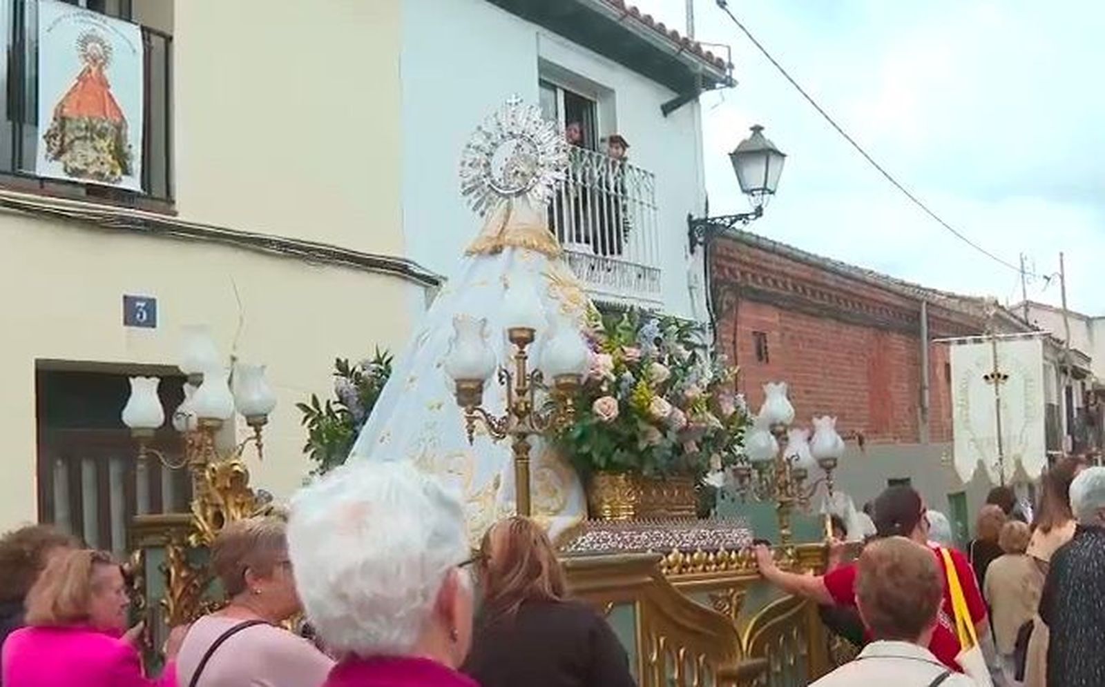 La Virgen de Valverde procesiona por Fuencarral-El Pardo y pone el broche final a sus fiestas