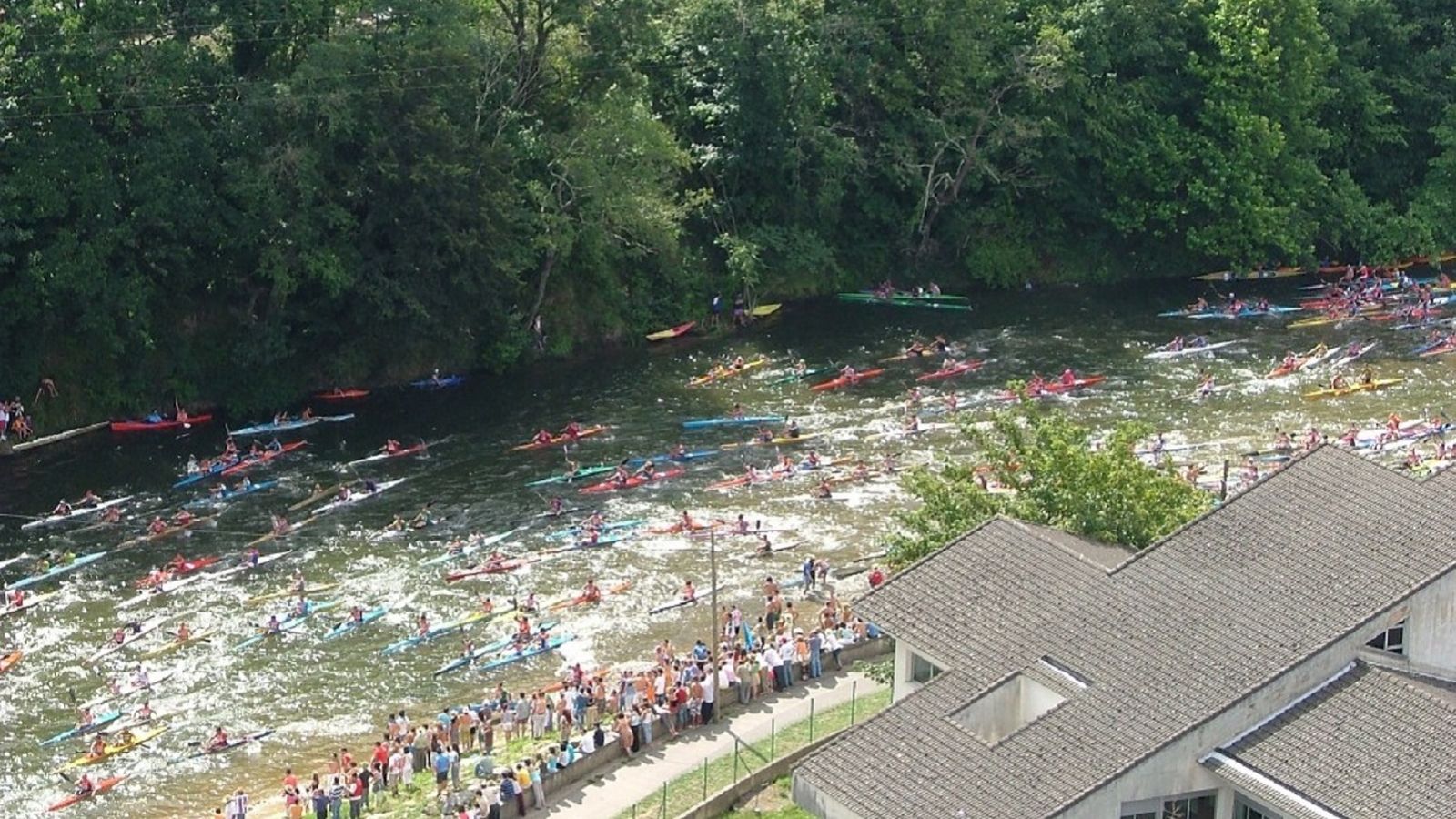 El Descenso internacional del Sella 2019 se realiza el sábado 3 de agosto. Se trata de la 83º edición, que tendrá lugar entre Arriondas y Ribadesella y en la que se espera a más de 100.000 personas
