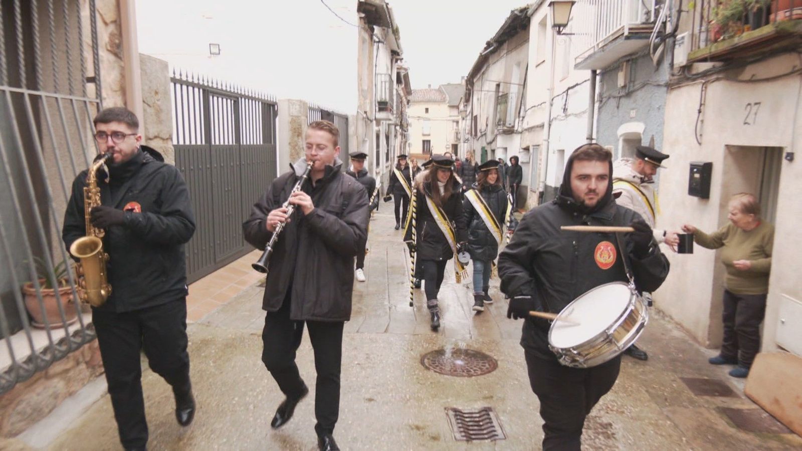 Tradición y solidaridad: las Ánimas iluminan el carnaval en Cadalso de los Vidrios