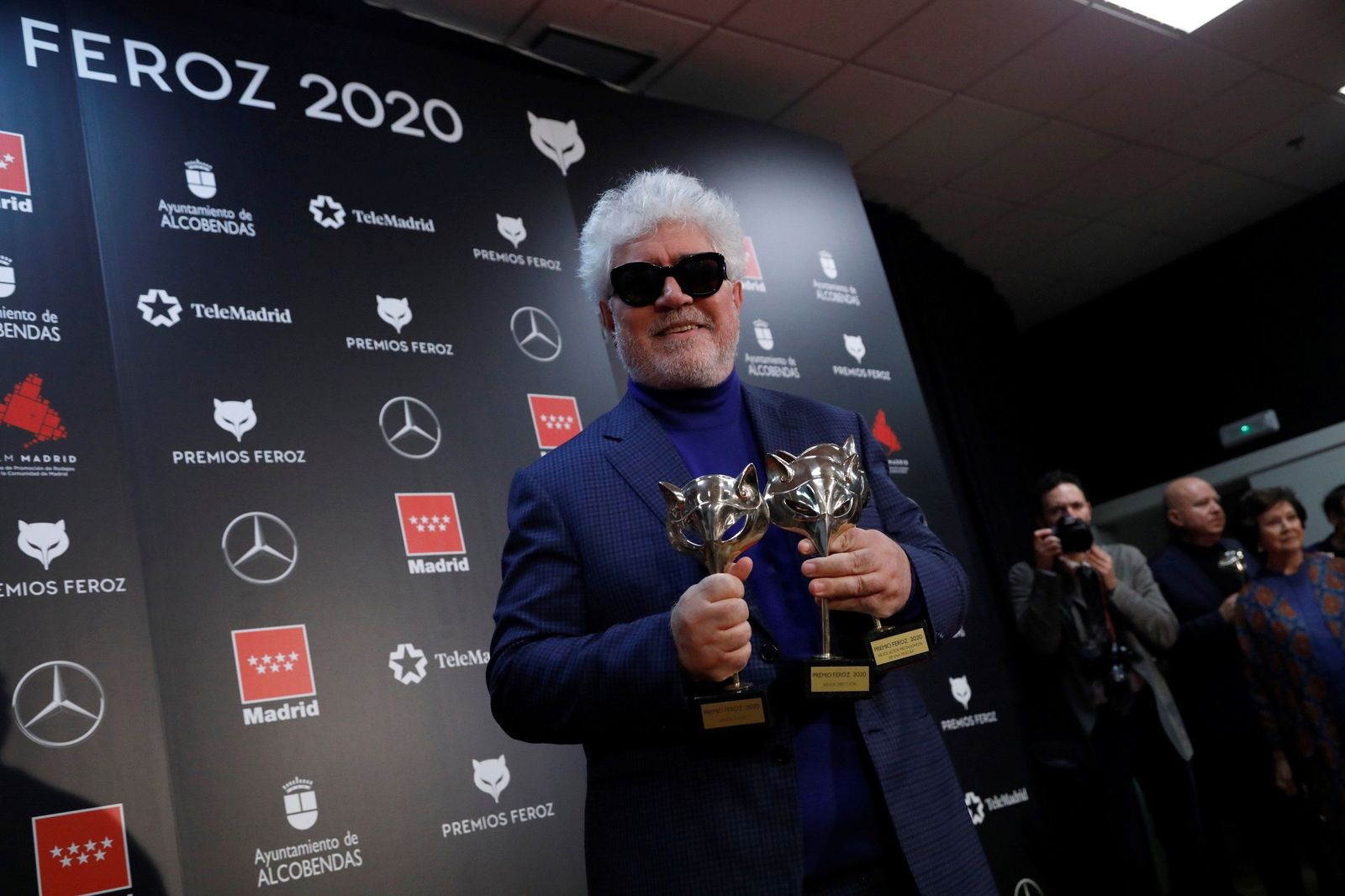 Gloria para Pedro Almodóvar en los Feroz antes de los Goya y de los Oscar