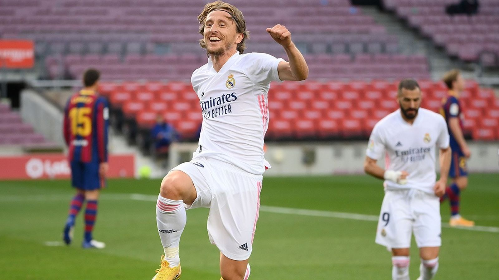 Luka Modric ante el Barcelona