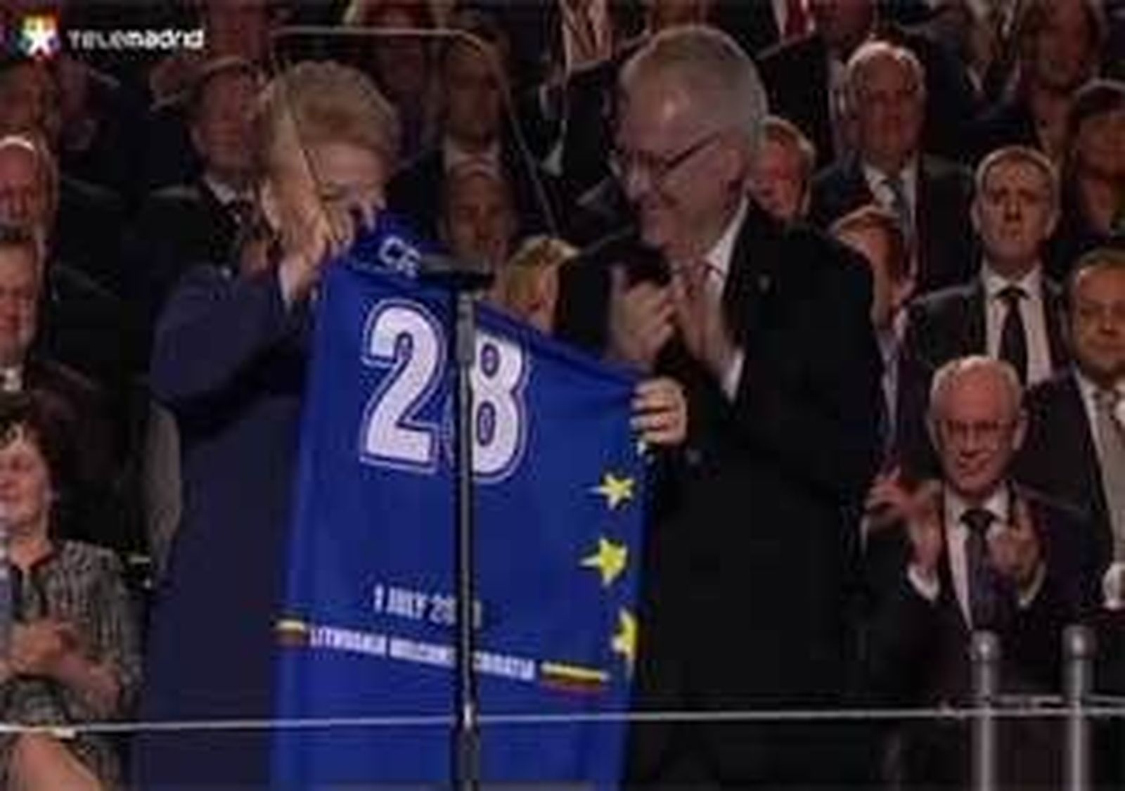 Miles de personas celebran en Zagreb la entrada oficial de Croacia en la UE