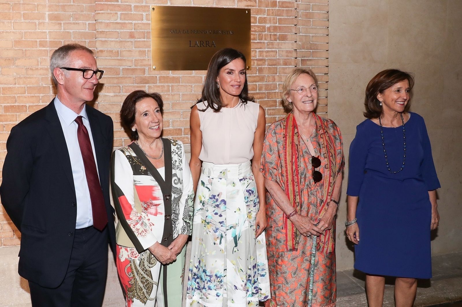 La reina Letizia con Victoria Prego
