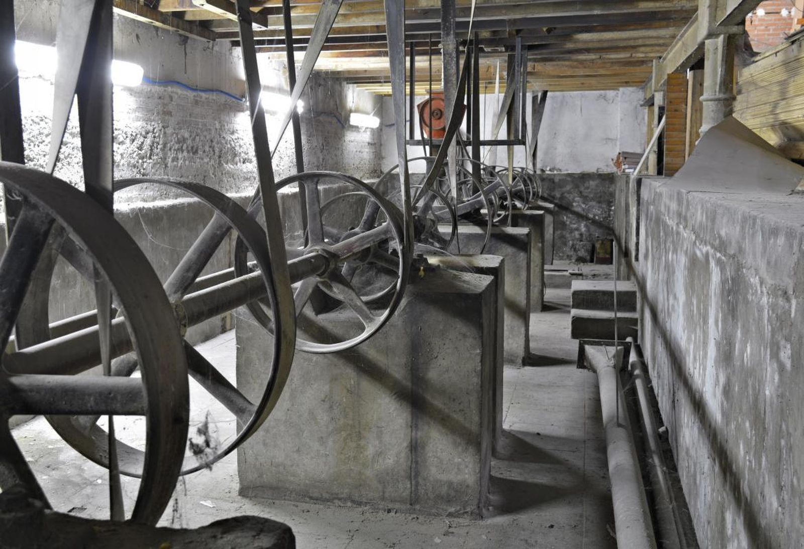 Interior de la fábrica de harinas 'La Esperanza', en Alcalá de Henares