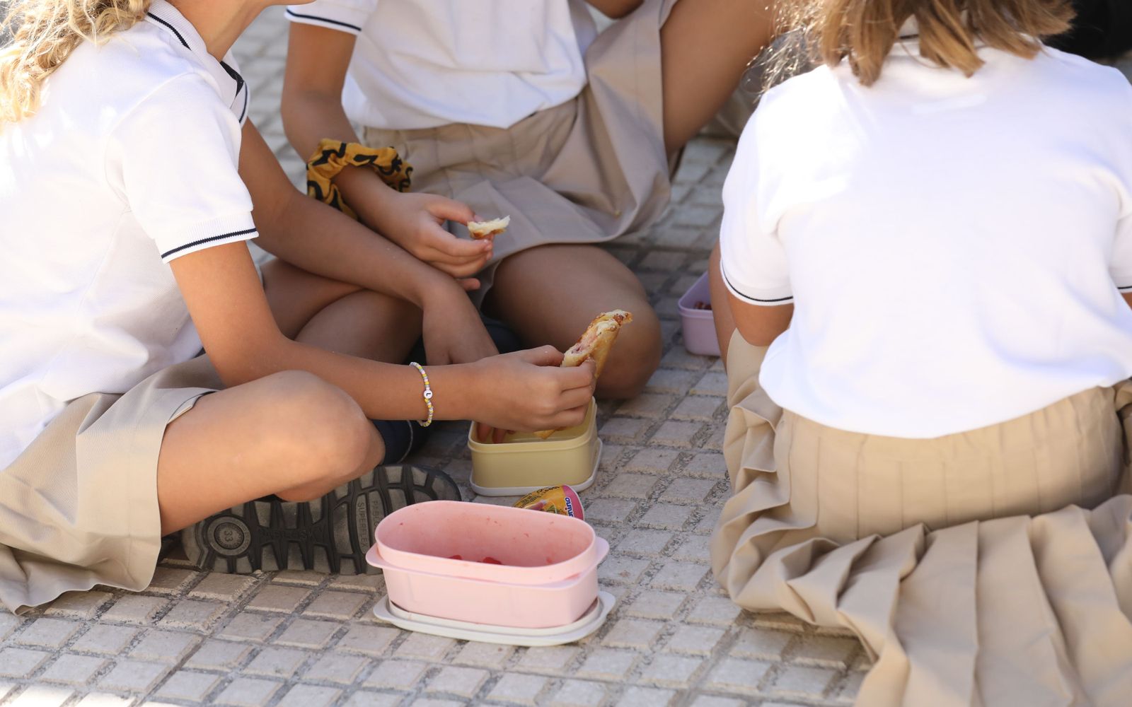 La fábrica de Madrid que suministra uniformes de colegio a toda España