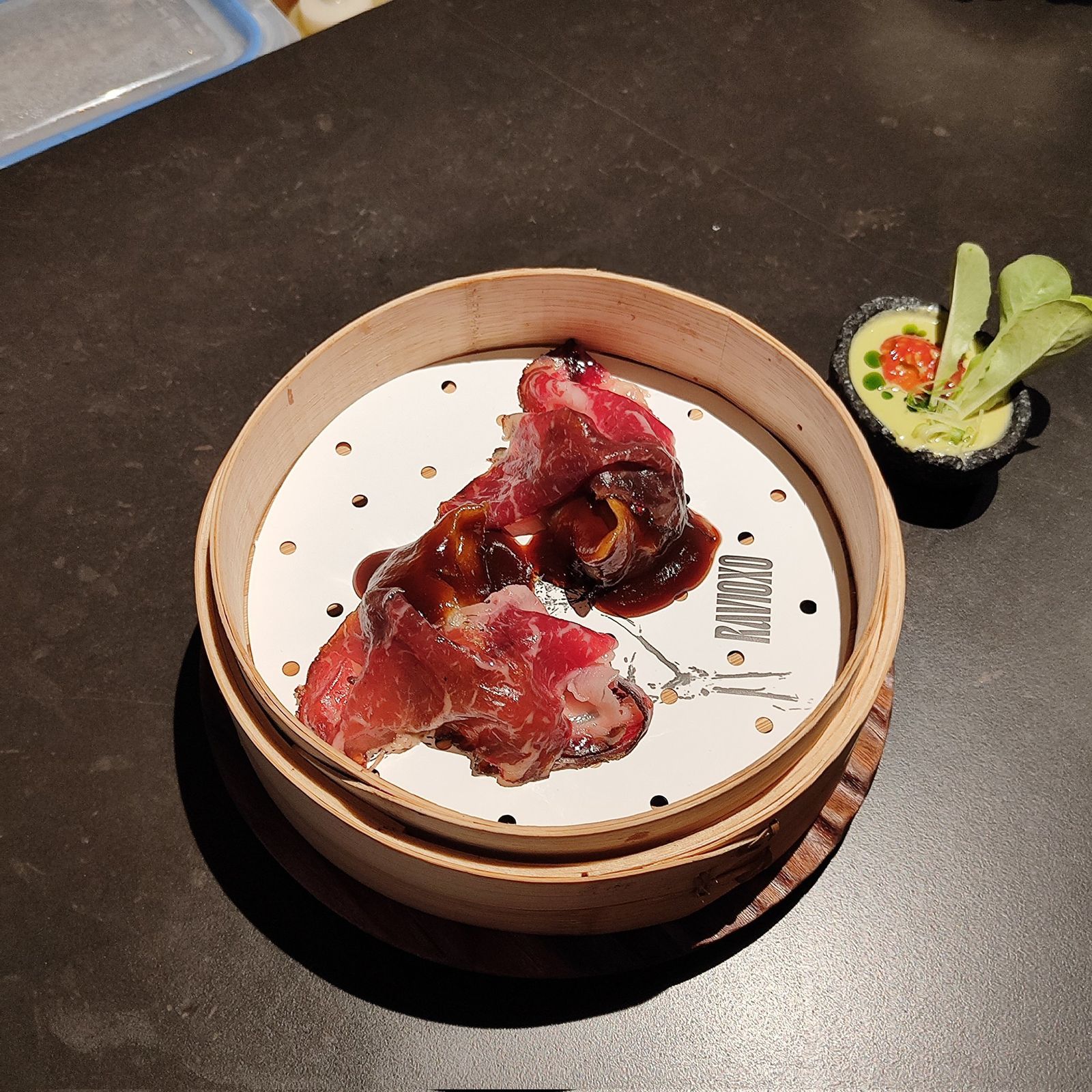 Elaboración del chef madrileño Dabiz Muñoz en su restaurante RavioXO