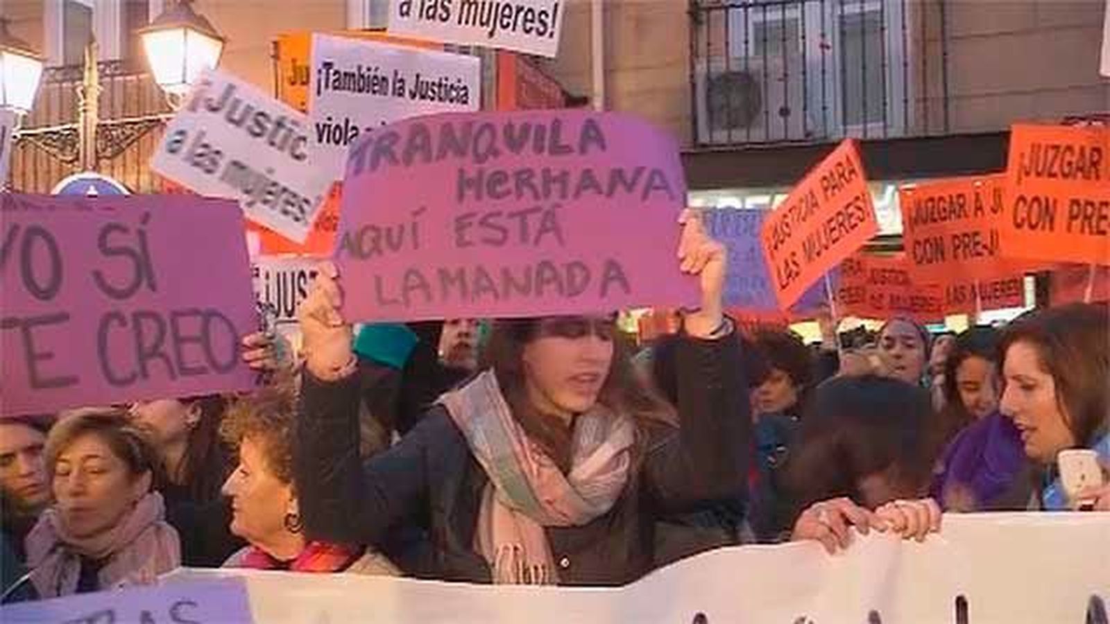 Feministas protestan contra  la "justicia patriarcal" en el juicio por violación en los Sanfermines