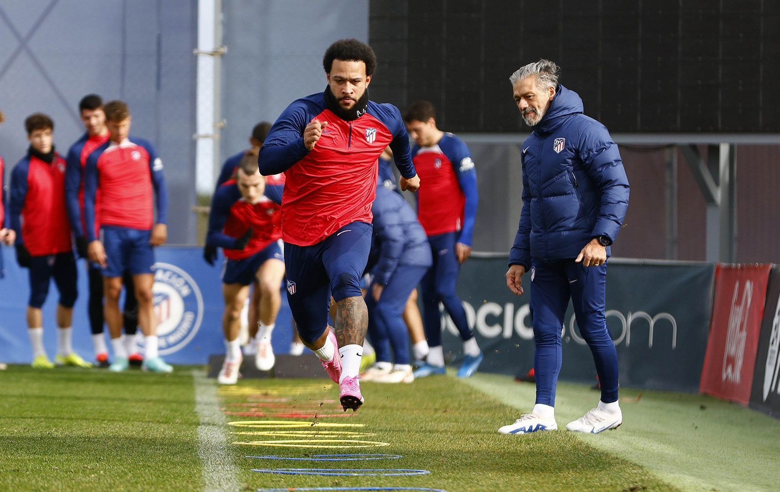 Barrios y Depay se reincorporan al Atlético antes del derbi copero