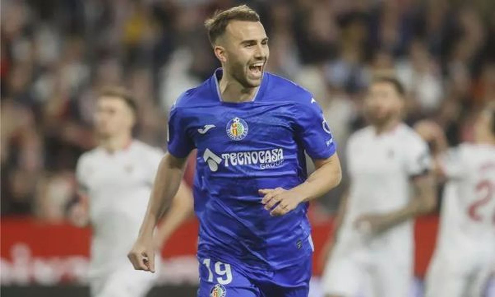 Borja Mayoral ante el Sevilla