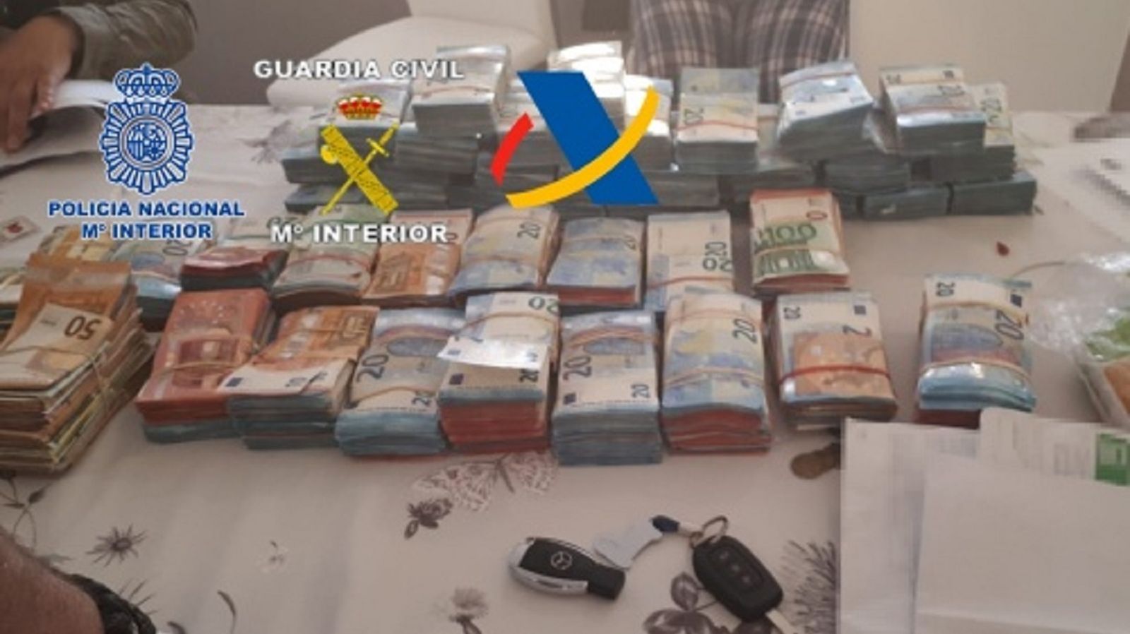 Dinero incautado por las autoridades