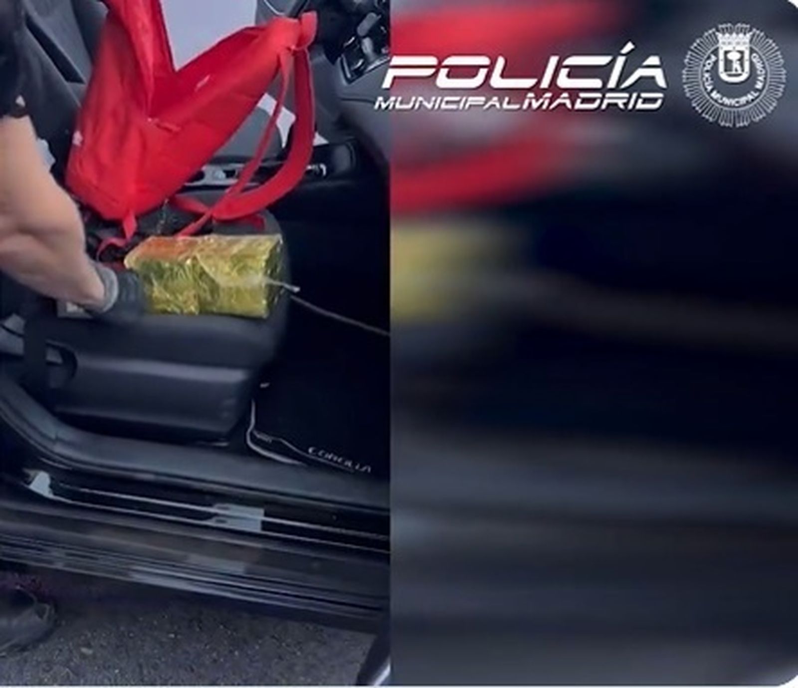 Detenido un conductor de un VTC por llevar 3 kilos de hachís en el coche en Puente de Vallecas