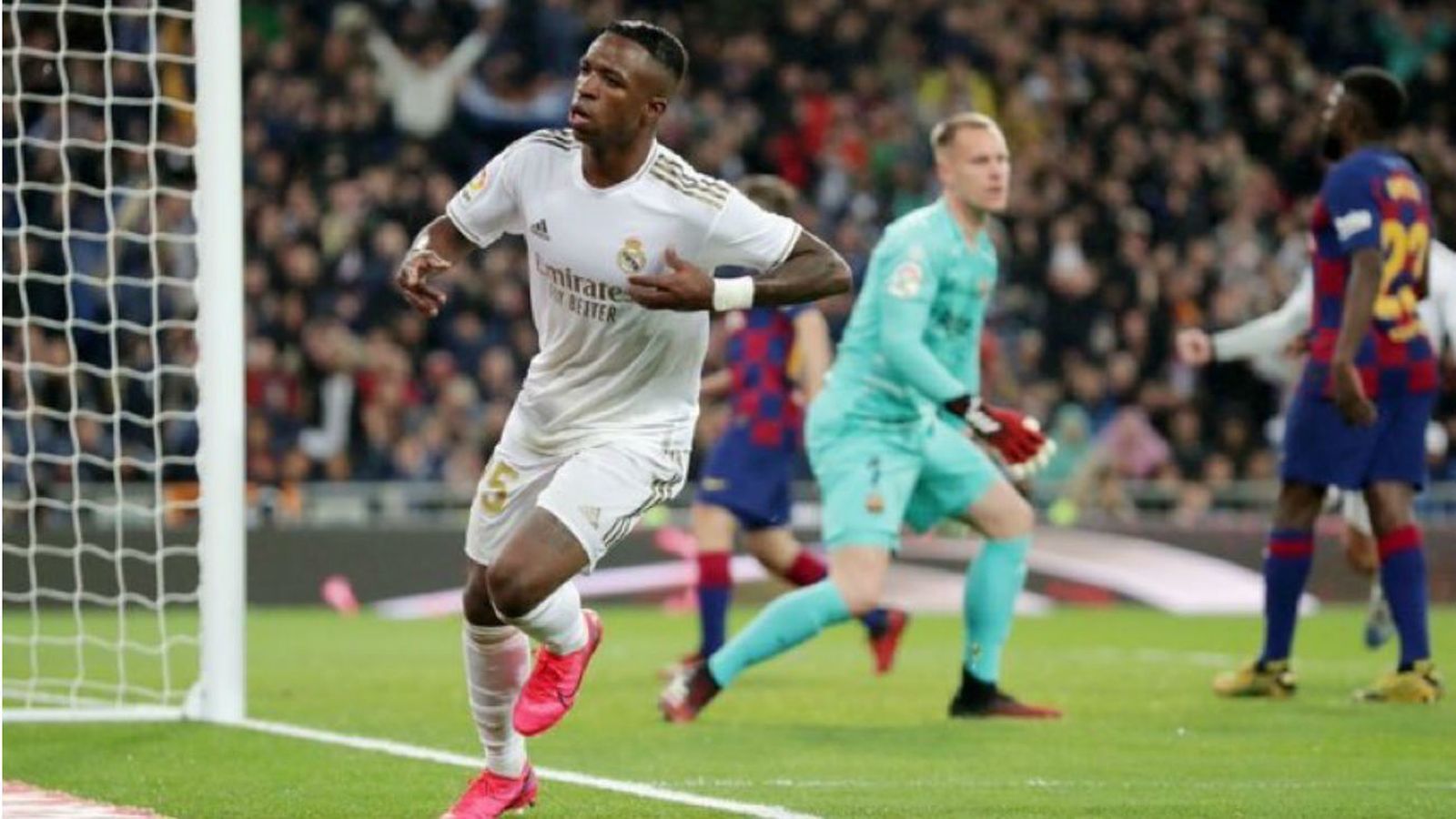 Vinícius ante el FC Barcelona