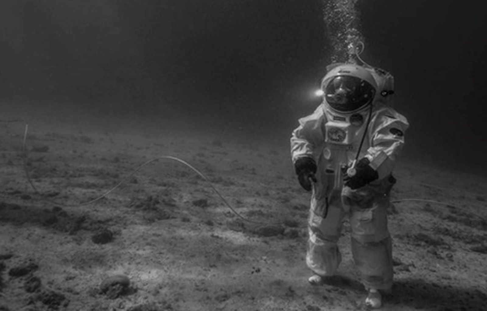 astronauta_agua
