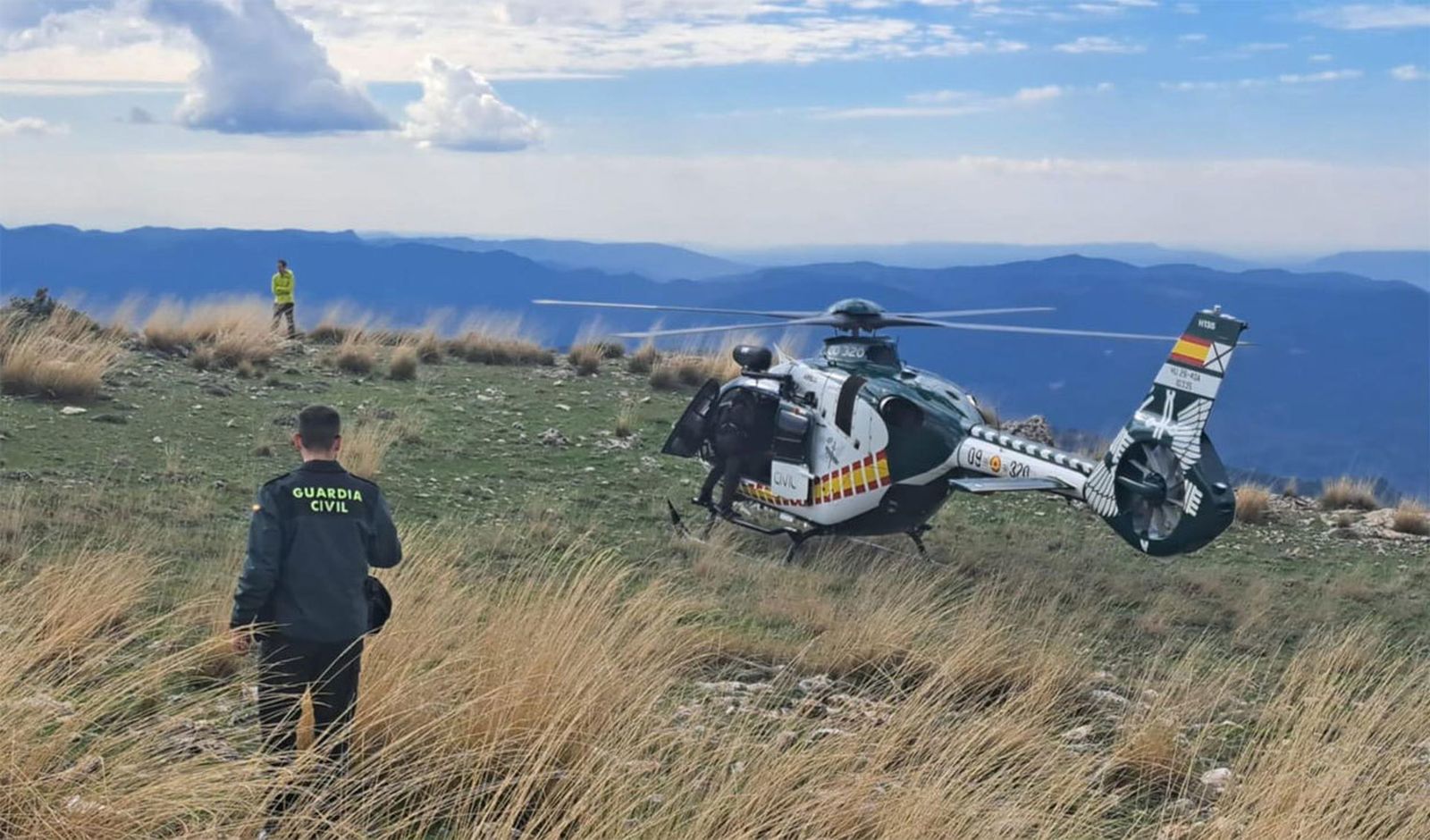 La Guardia Civil trata de rescatar los restos humanos localizados en avioneta siniestrada en la Sierra de Jaén