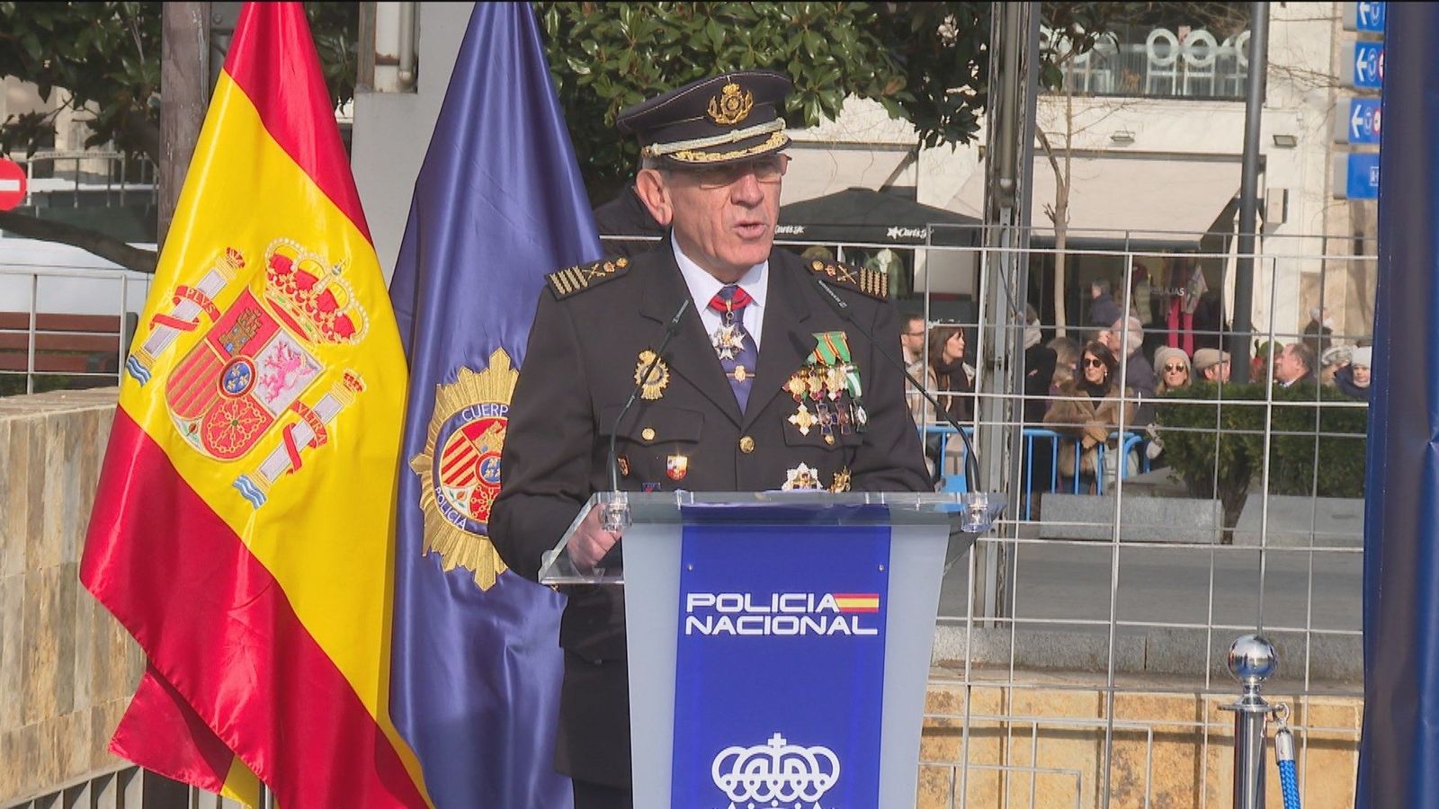 La Policía Nacional celebra sus 200 años de historia con el izado de bandera en Colón